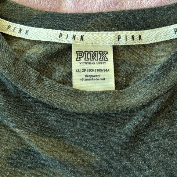 Victoria's Secret PINK Camouflage T-Shirt Size‎ XS - Picture 3 of 6